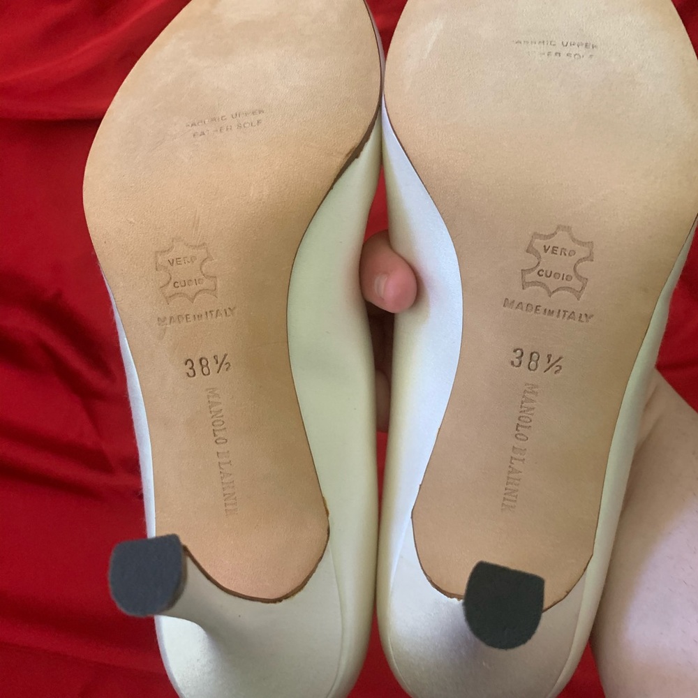 Manolo Blahnik white satin heel - Picture 7 of 8
